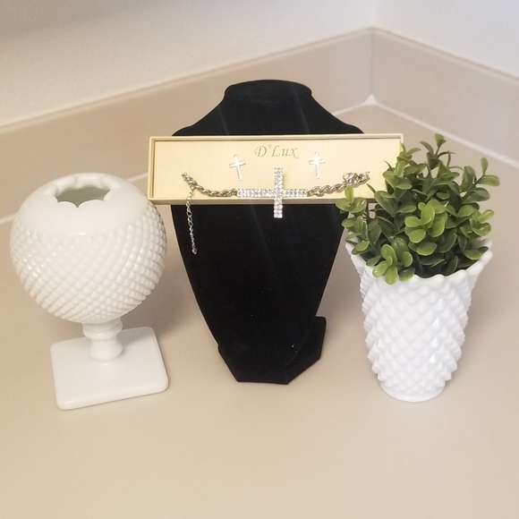 D LUX RHINSTONE CROSS BRACELET WITH EARRINGS SET - Picture 1 of 3